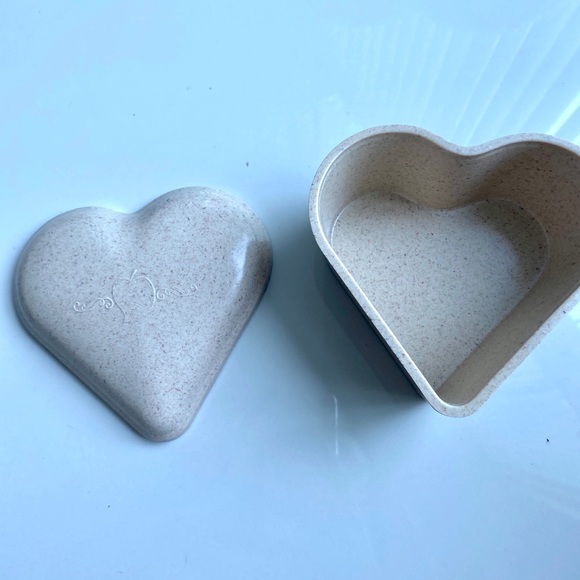 New Biodegradable Bamboo Heart Shaped Box / Urn - Picture 4 of 5